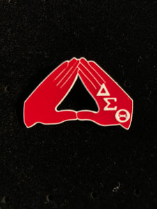 Brooch Delta Mids Up